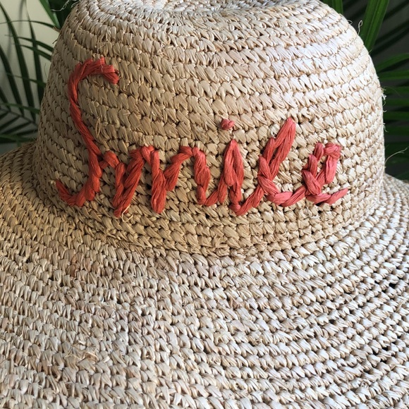 Smile Floppy Beach Hat - Picture 2 of 3